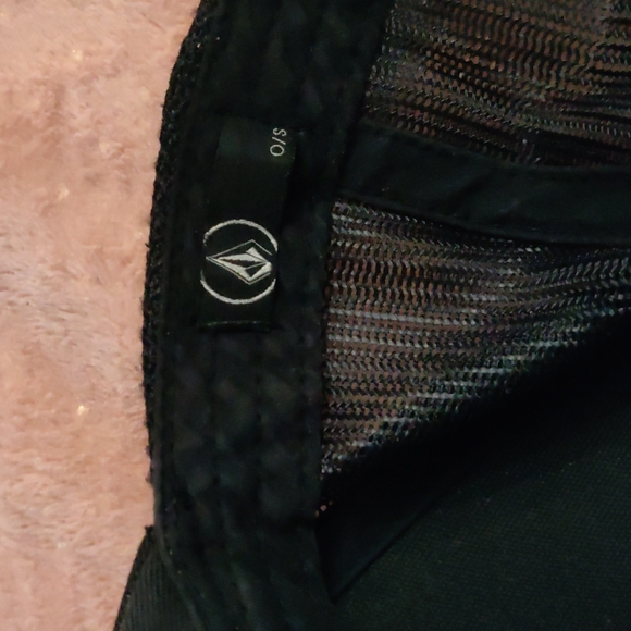 Volcom adjustable snapback hat/cap - Picture 6 of 6